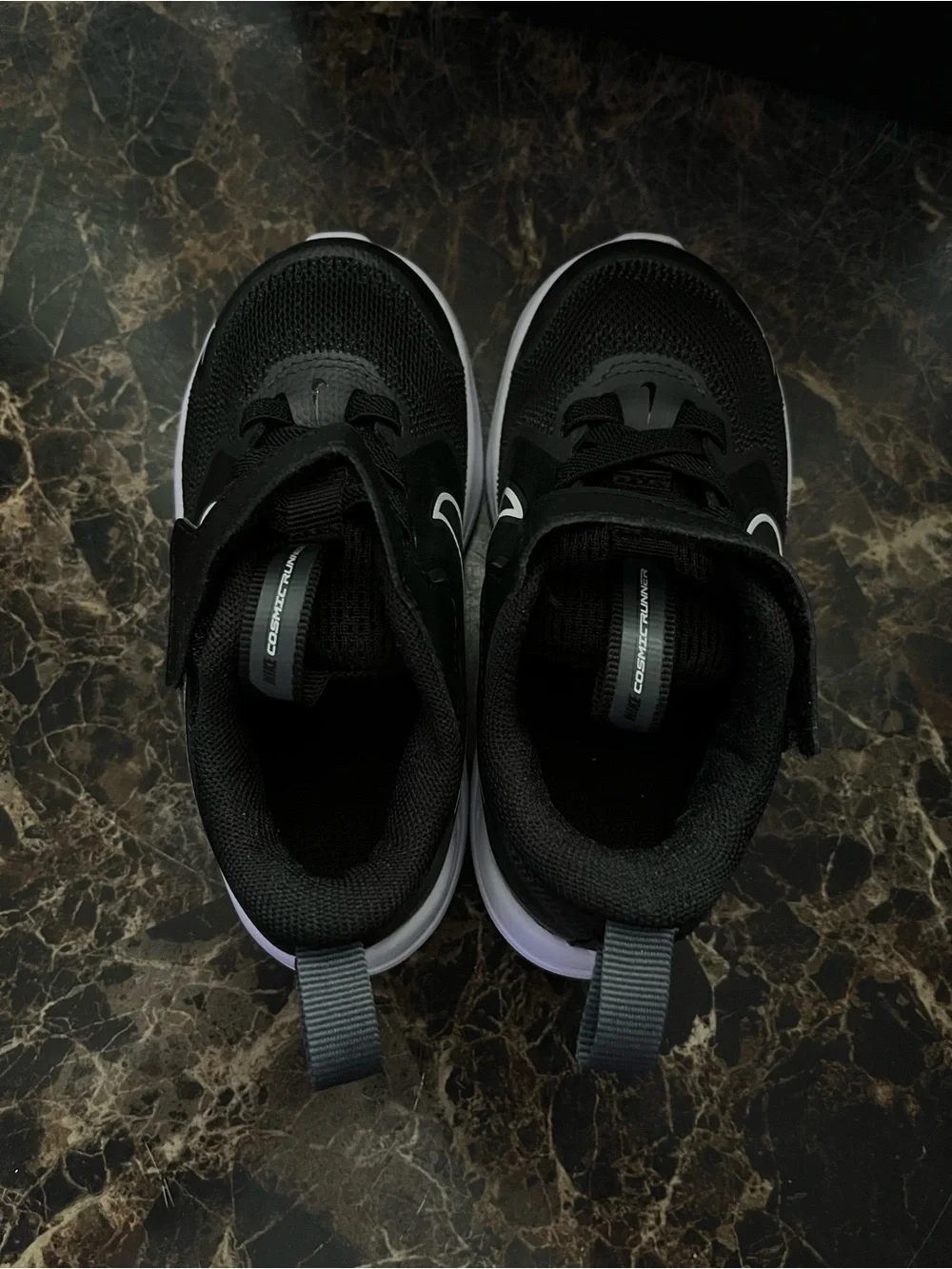 Nike Cosmic Runner Athlete/School Shoes Size 8C Unisex Black-White